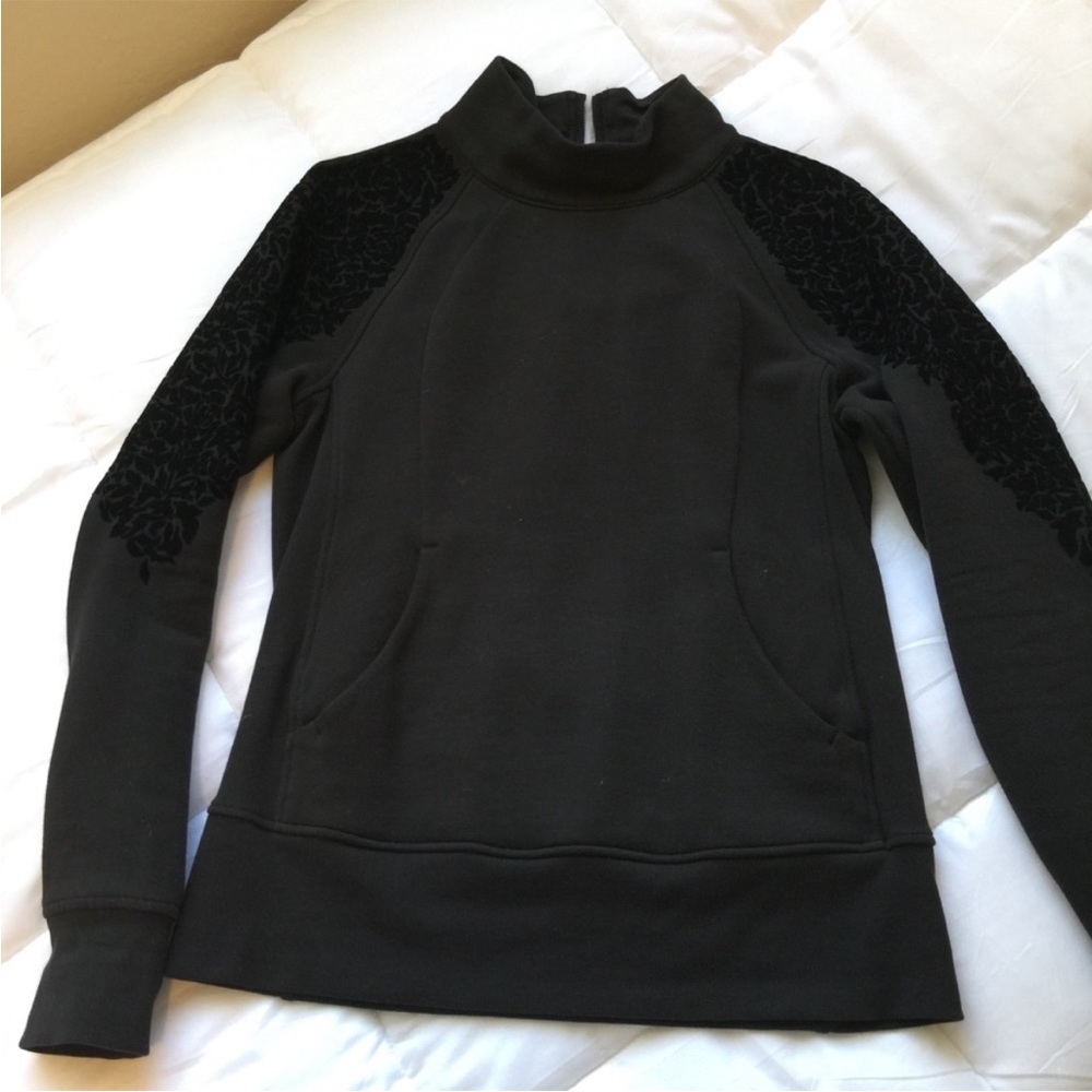 Lululemon pullover black Size 8